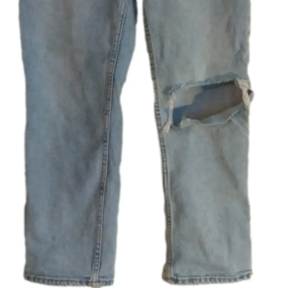 Abercrombie & Fitch size 2 ankle straight ultra high rise lightwash jeans.